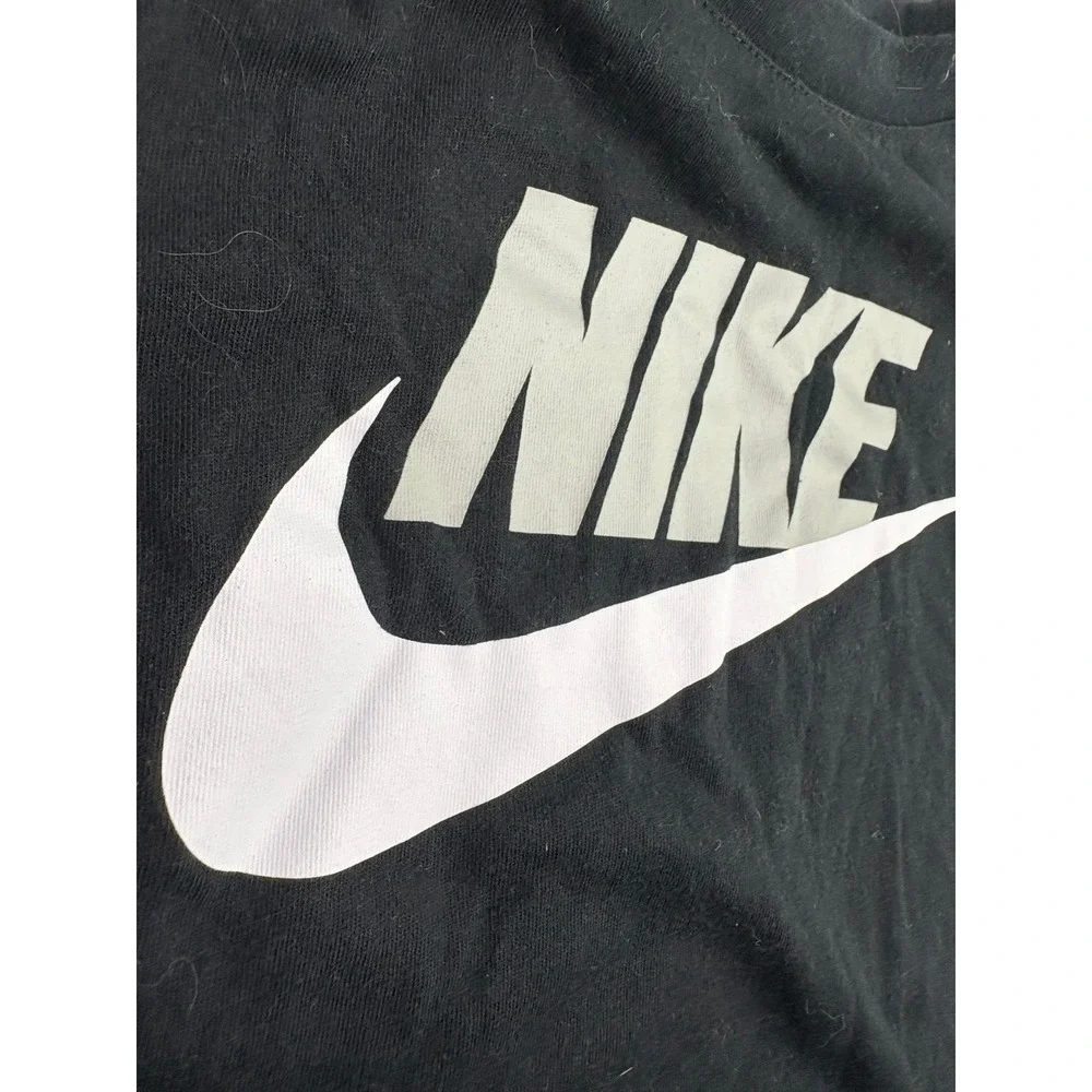 Black Nike tea size 7